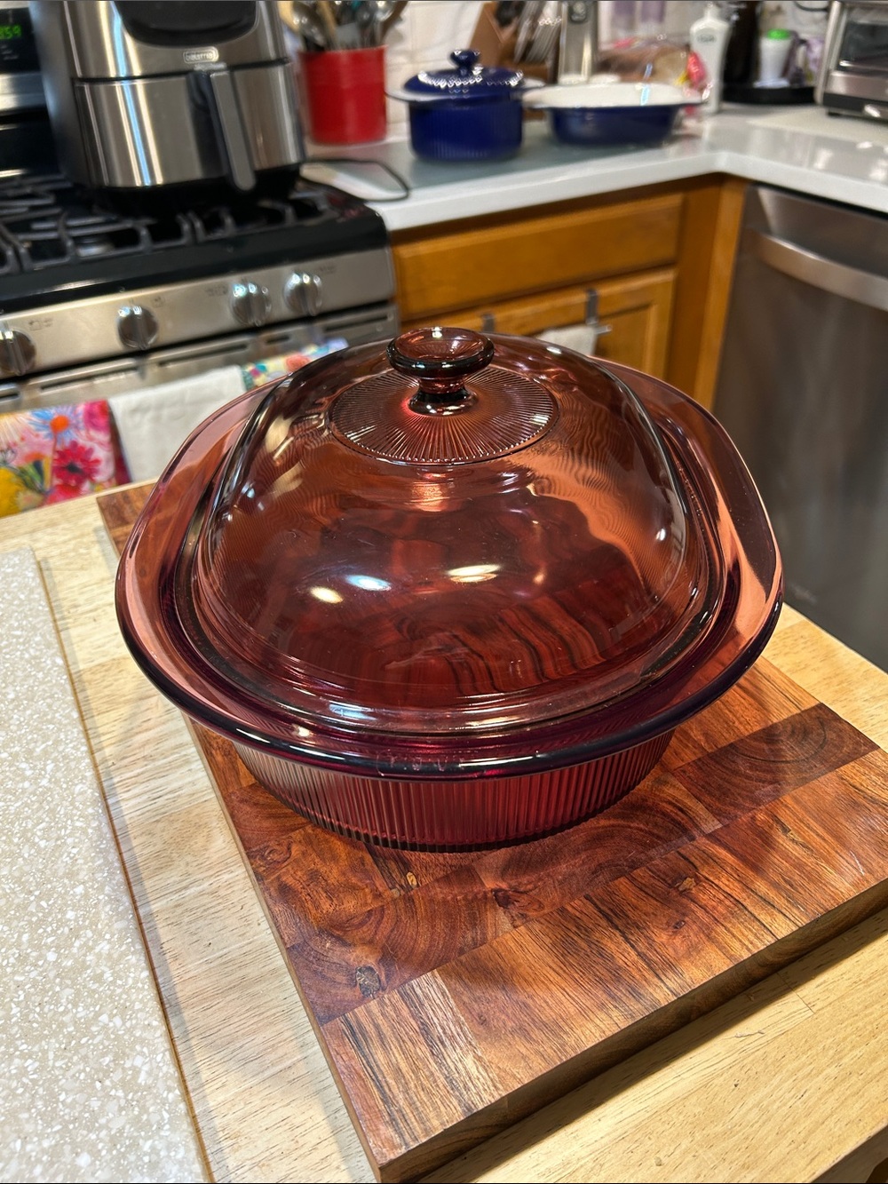 Visions cranberry 4Qt roaster Dutch oven dish. Perfect condition - Picture 3 of 10